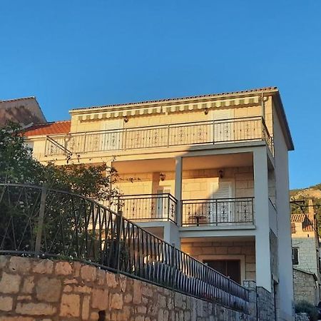 Apartments Villa Beba Komiza Exterior photo