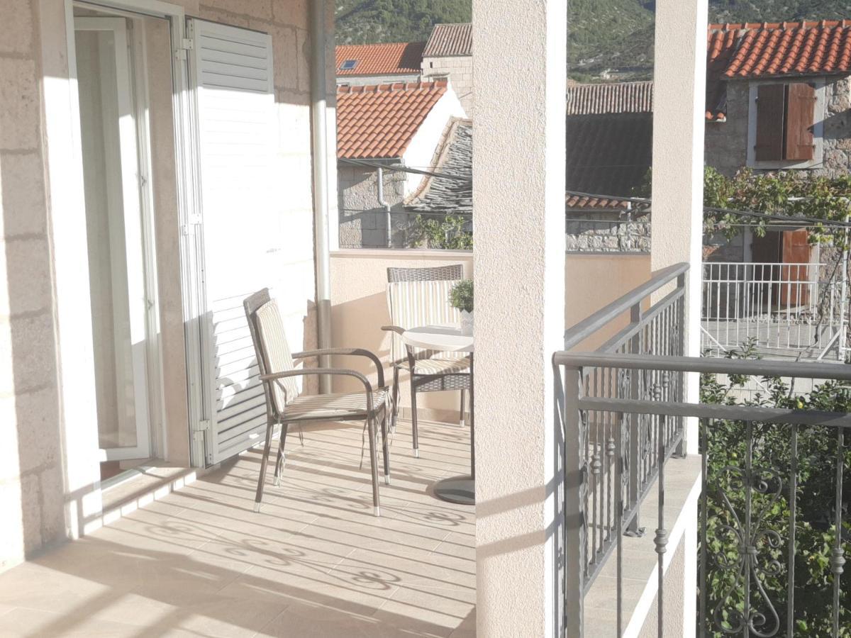 Apartments Villa Beba Komiza Exterior photo